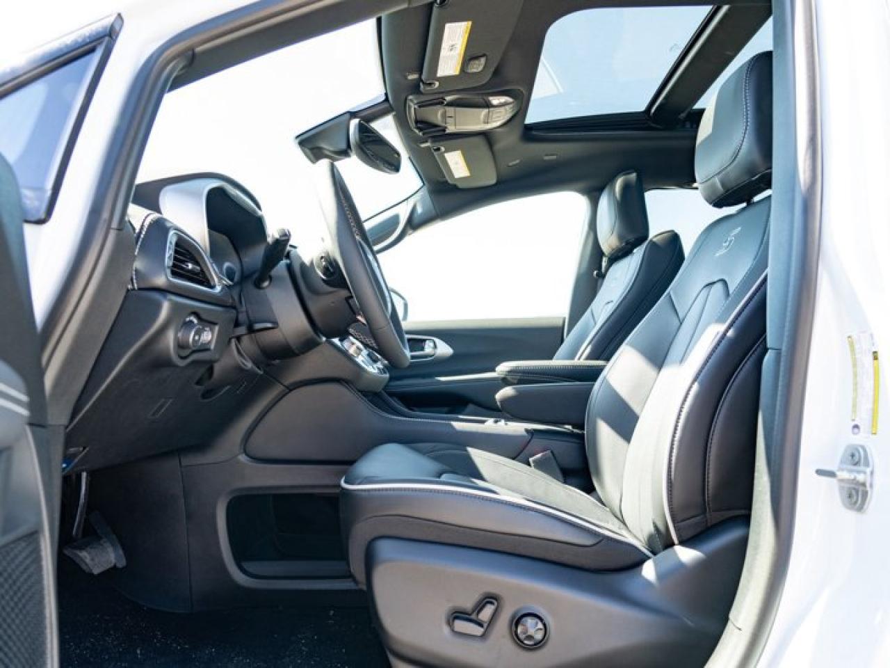 2024 Chrysler Pacifica Hybrid PREMIUM S APPEARANCE Photo