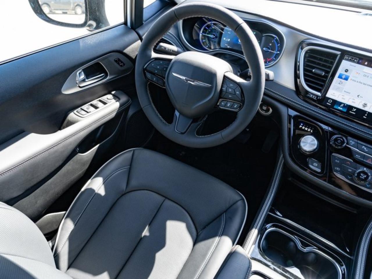 2024 Chrysler Pacifica Hybrid PREMIUM S APPEARANCE Photo