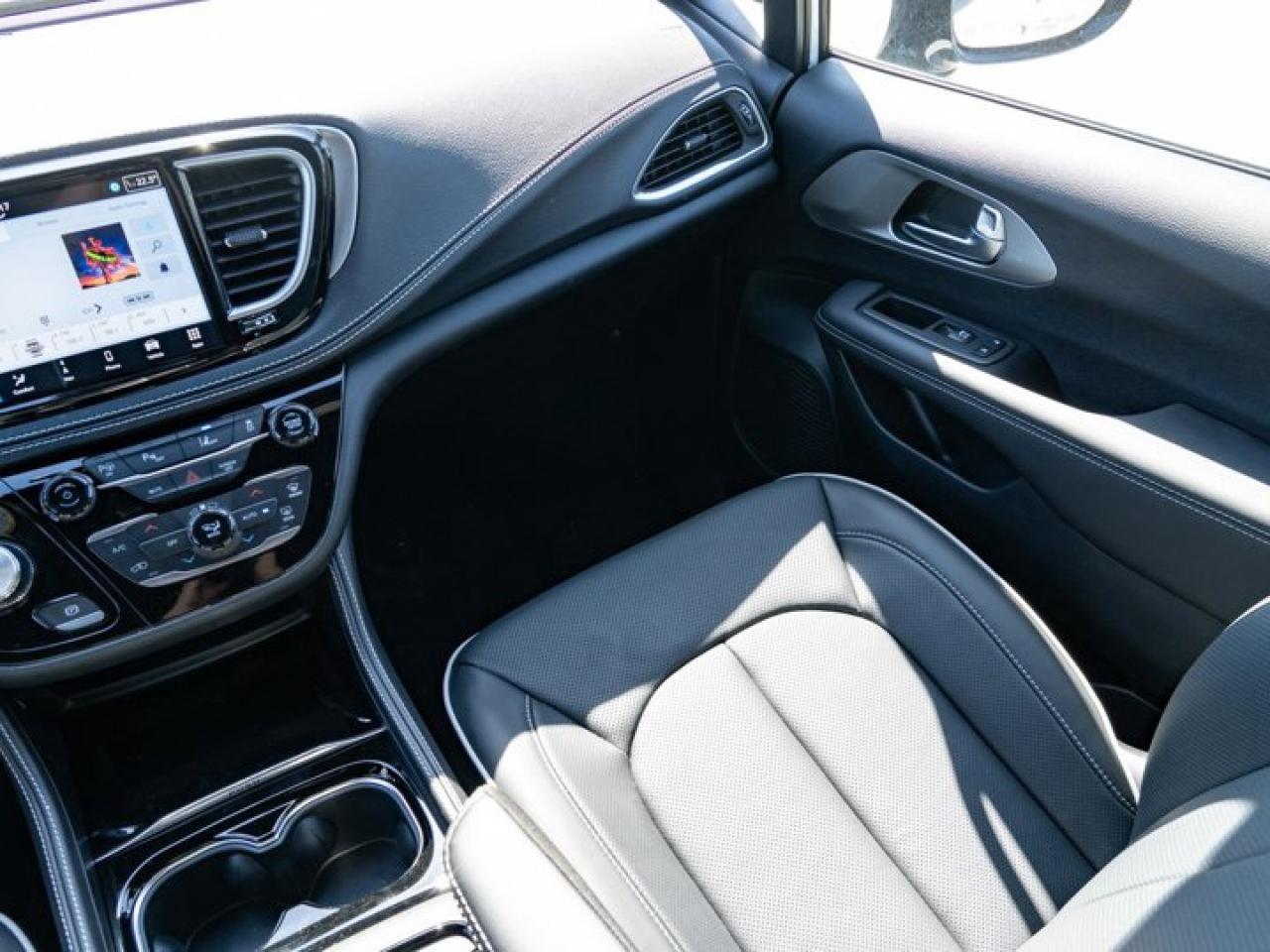 2024 Chrysler Pacifica Hybrid PREMIUM S APPEARANCE Photo