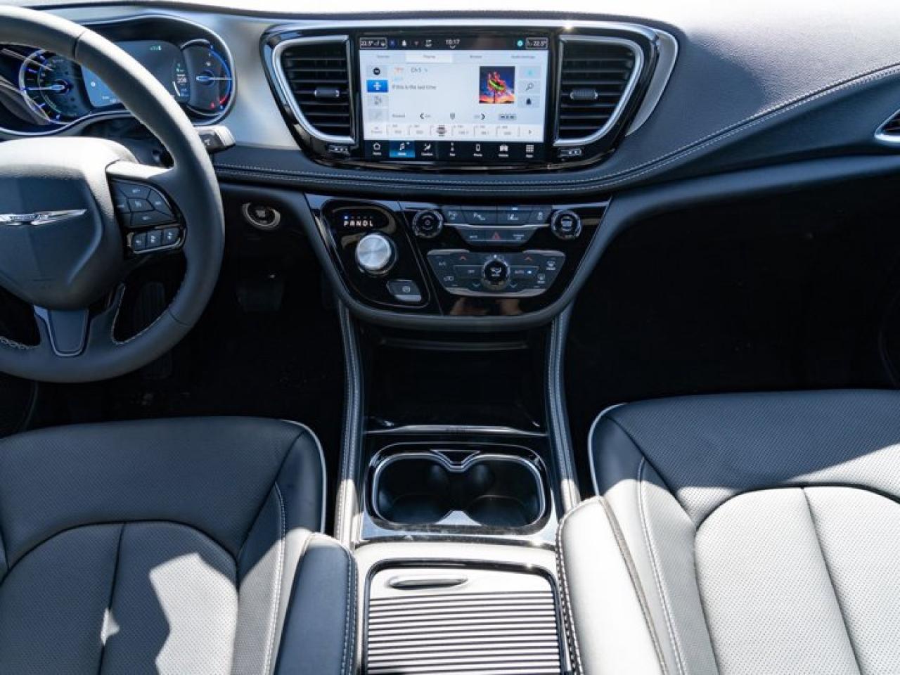 2024 Chrysler Pacifica Hybrid PREMIUM S APPEARANCE Photo