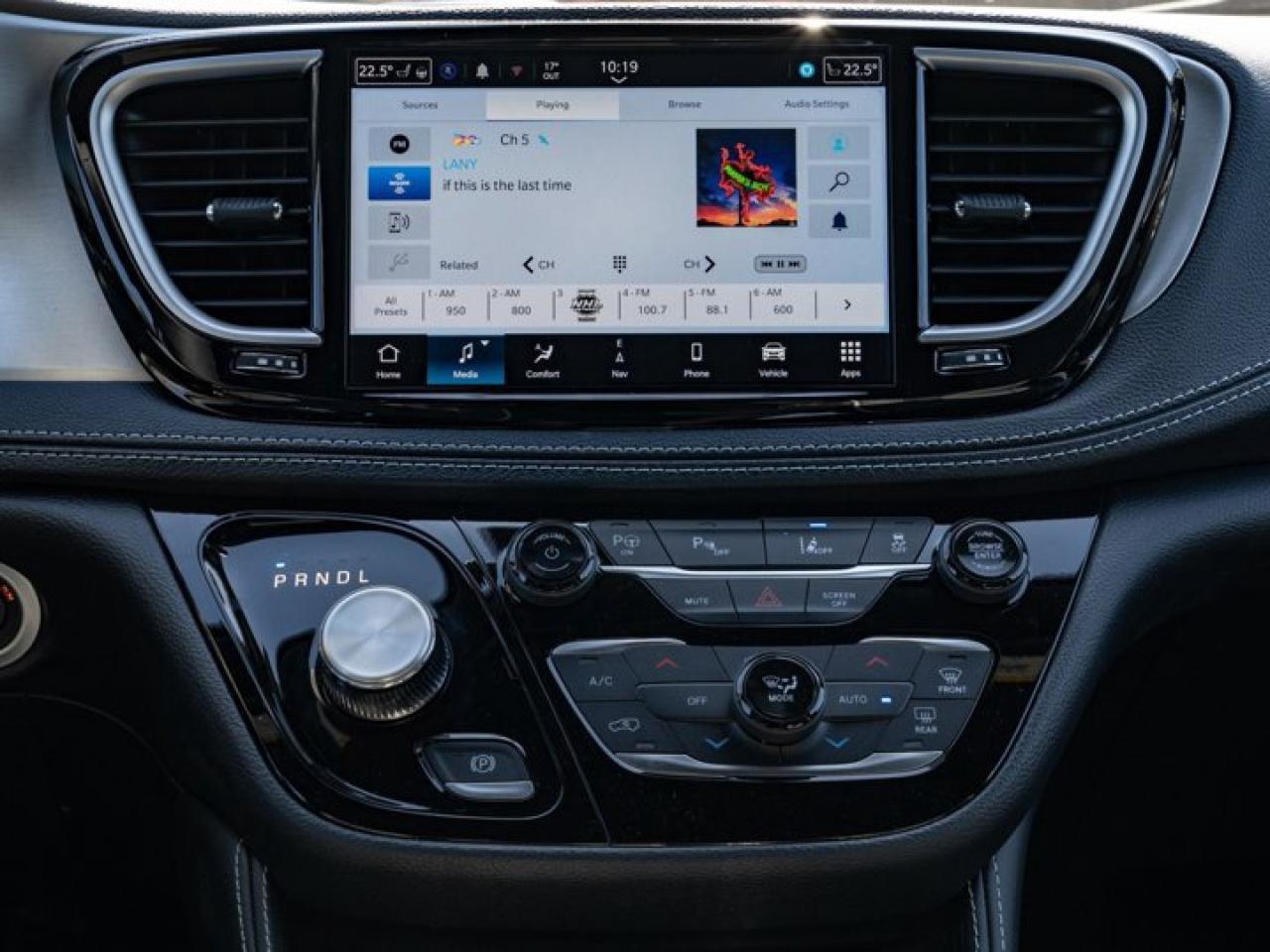 2024 Chrysler Pacifica Hybrid PREMIUM S APPEARANCE Photo