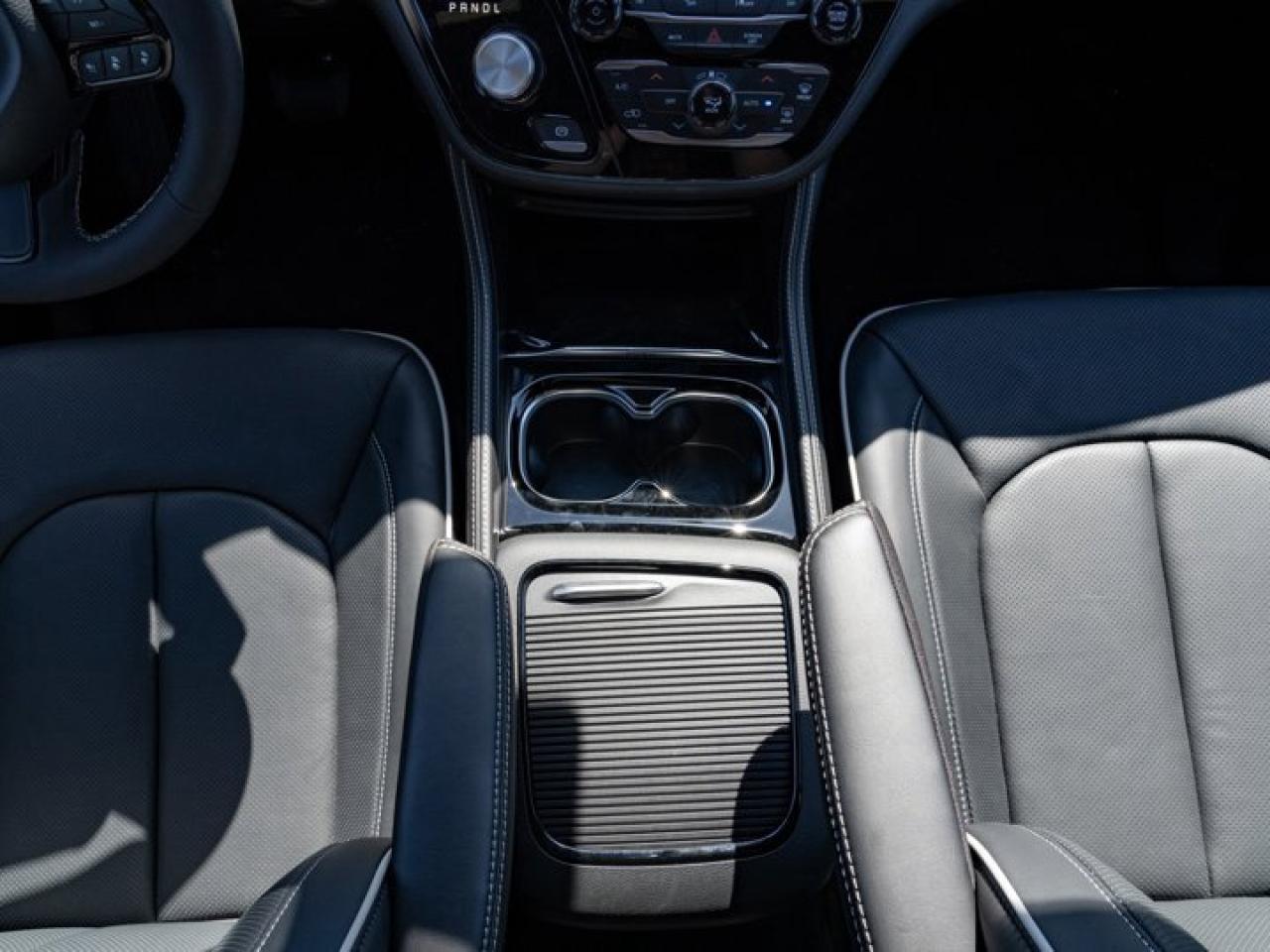 2024 Chrysler Pacifica Hybrid PREMIUM S APPEARANCE Photo