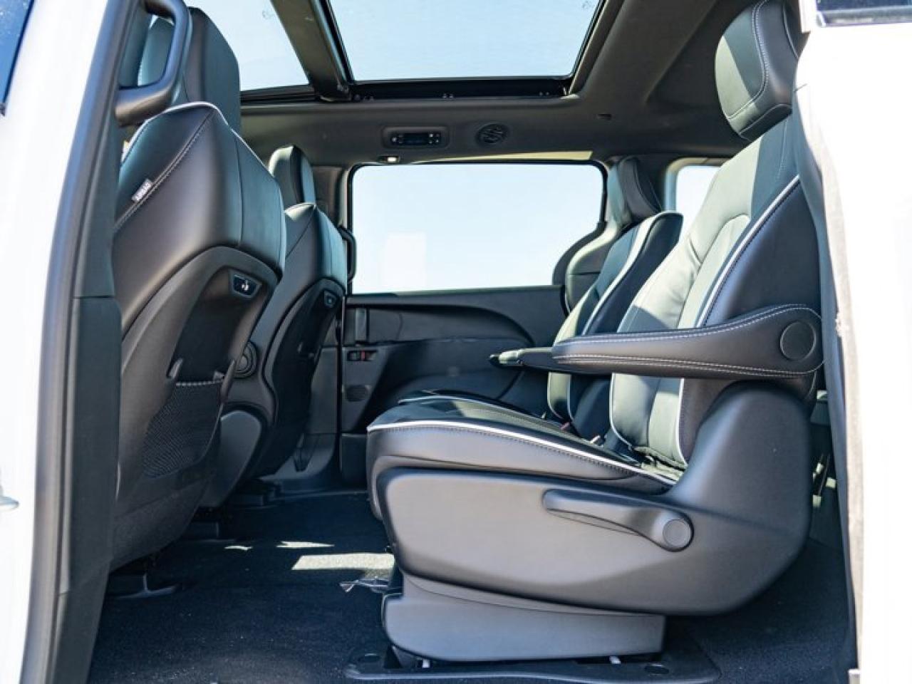 2024 Chrysler Pacifica Hybrid PREMIUM S APPEARANCE Photo
