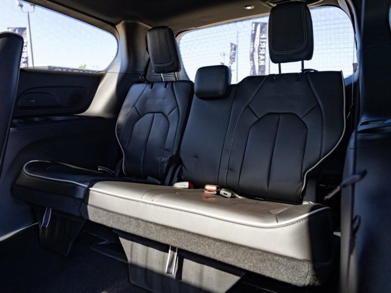 2024 Chrysler Pacifica Hybrid PREMIUM S APPEARANCE Photo