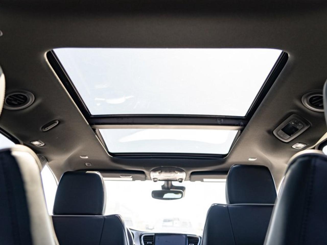 2024 Chrysler Pacifica Hybrid PREMIUM S APPEARANCE Photo