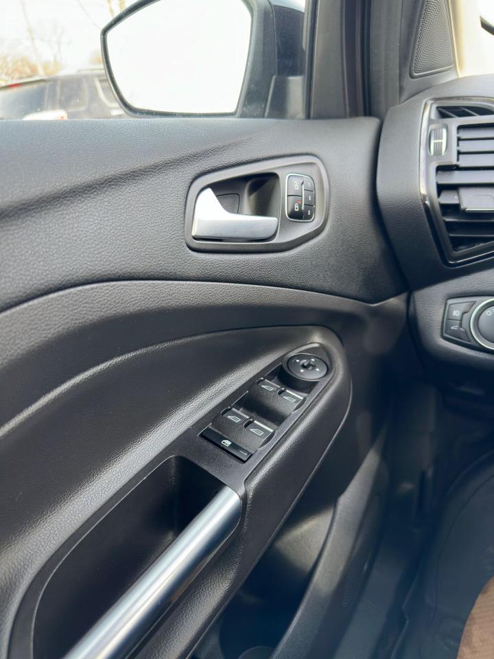 2017 Ford Escape Titanium - Photo #10