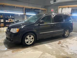 Used 2017 Dodge Grand Caravan Crew * A/C with tri-zone automatic temperature control Rear air conditioning with heater Power 8-way adjustable driver seat Radio 130 AM/FM/CD Power s for sale in Cambridge, ON