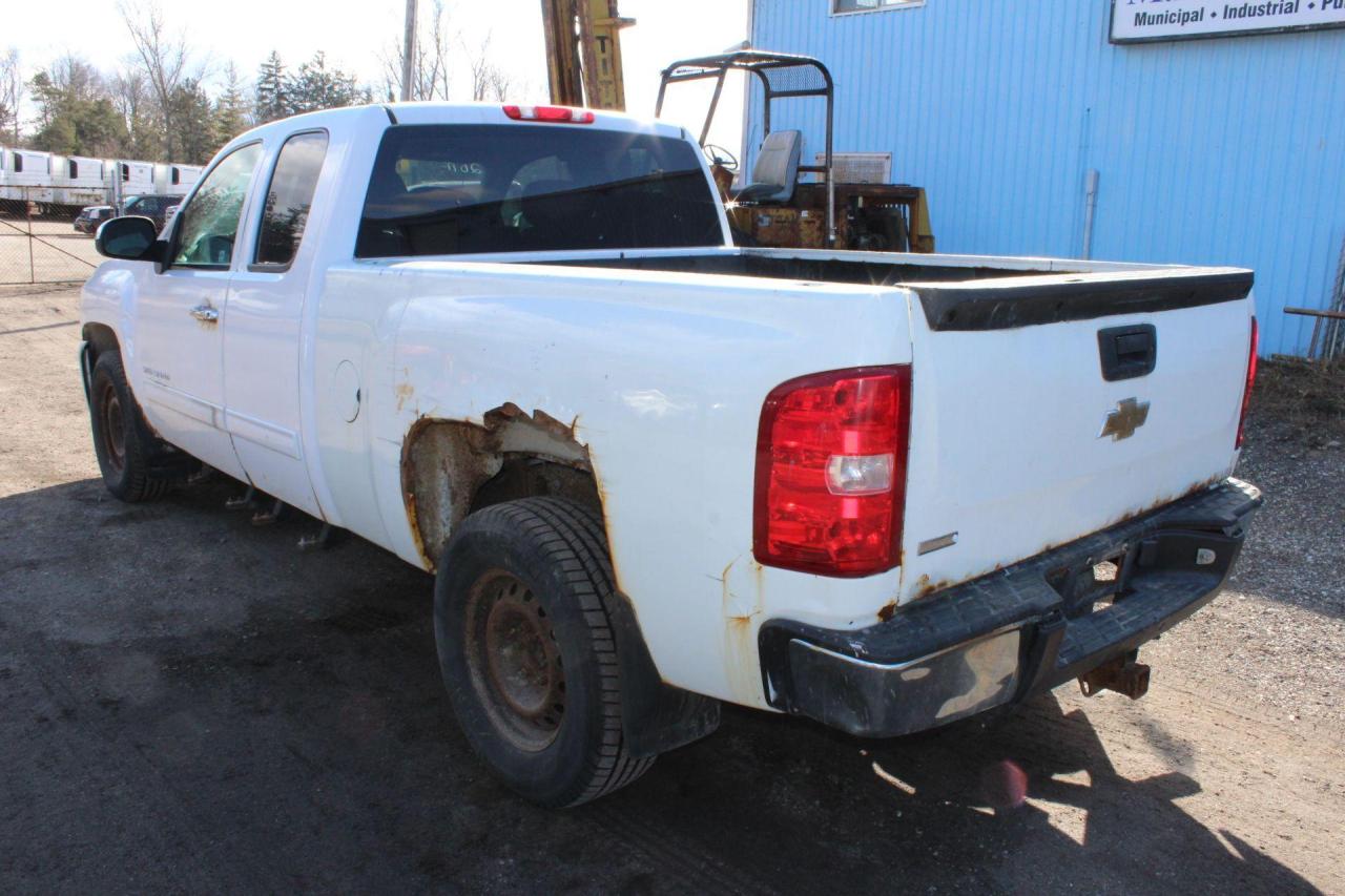 2011 Chevrolet Silverado 1500  Photo3