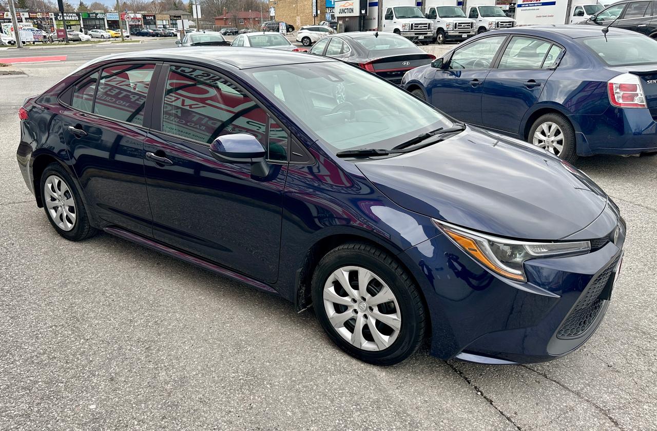 2022 Toyota Corolla LE Photo3