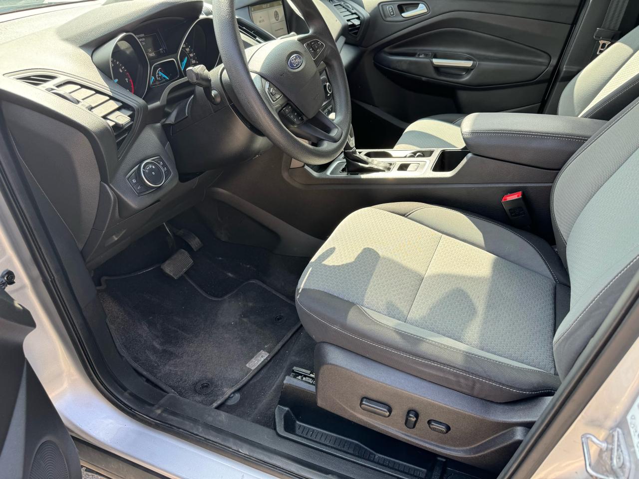 2019 Ford Escape SE - Photo #5