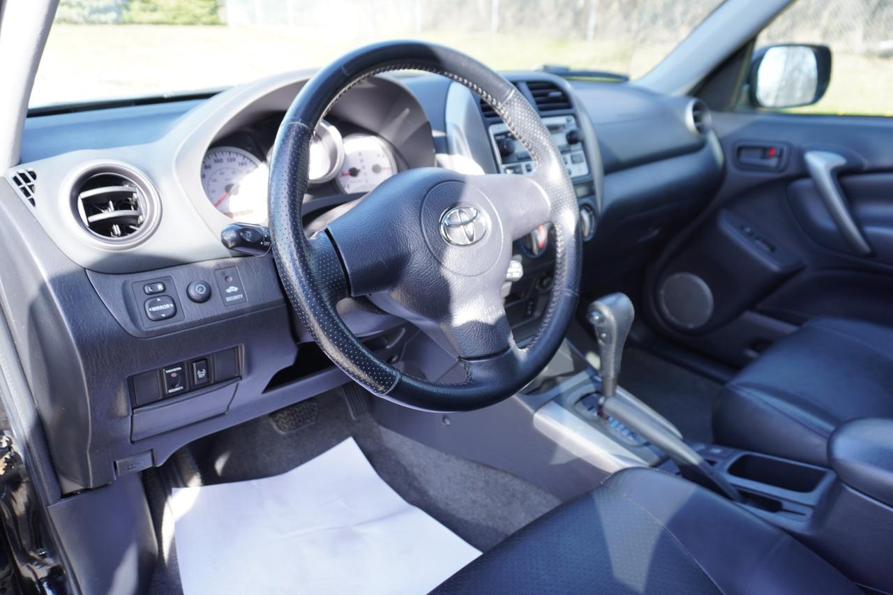 2004 Toyota RAV4 1 OWNER / LIMITED PACKAGE / WELL SERVICED /LOW KMS - Photo #11