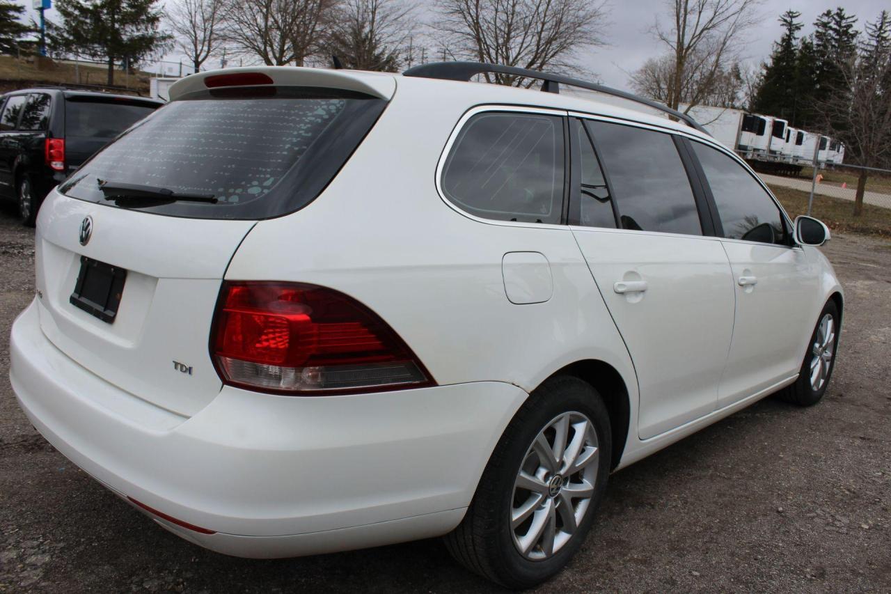 2014 Volkswagen Golf Wagon  Photo2