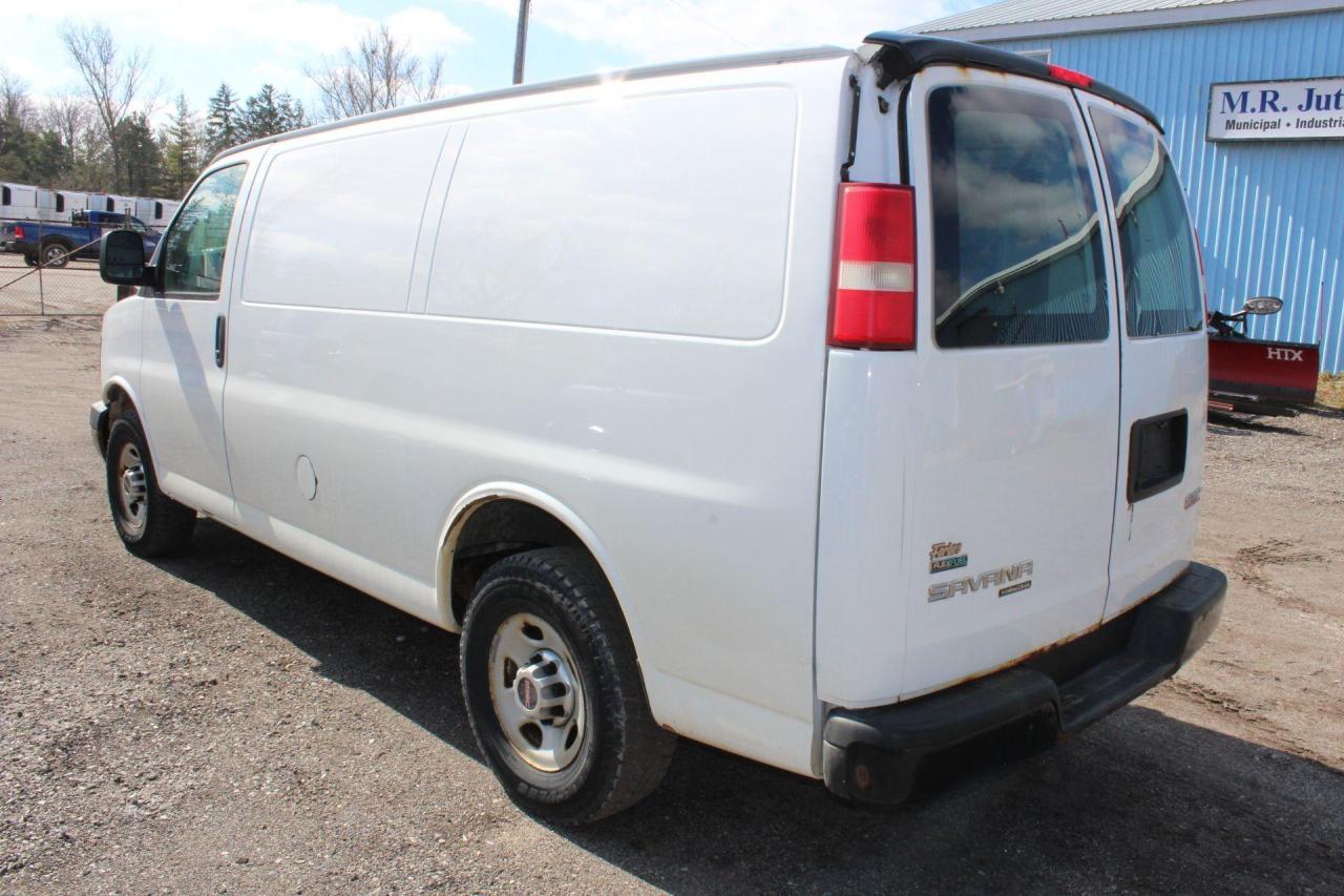 2011 GMC Savana Cargo Van  Photo4