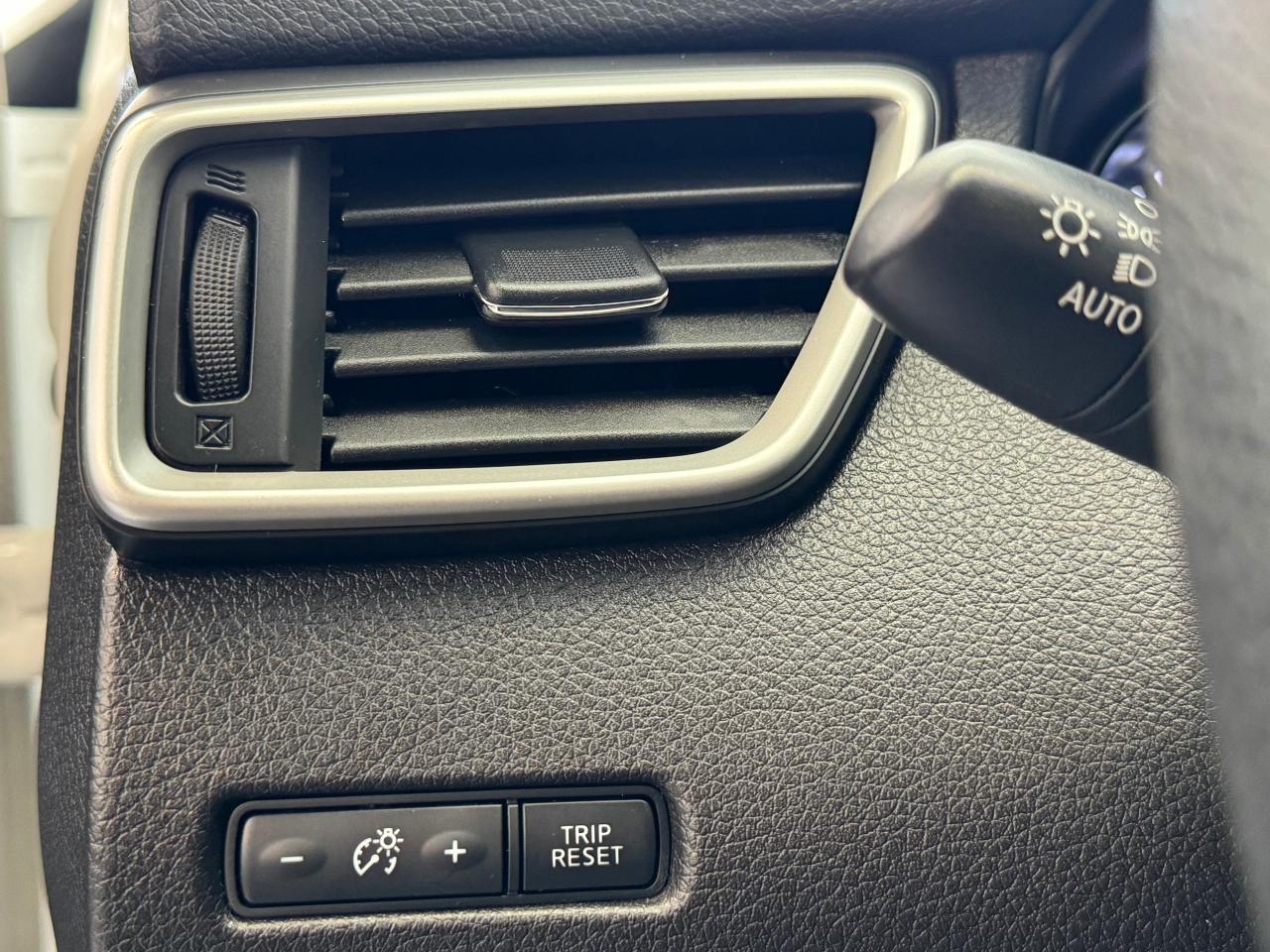 2016 Nissan Rogue SV AWD TECH+NewBrakes+GPS+Remote Start+CLEANCARFAX - Photo #44