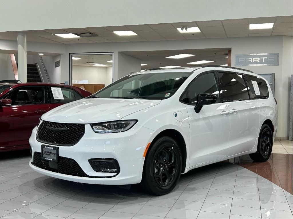 New 2024 Chrysler Pacifica Hybrid Select for Sale in Surrey, British Columbia