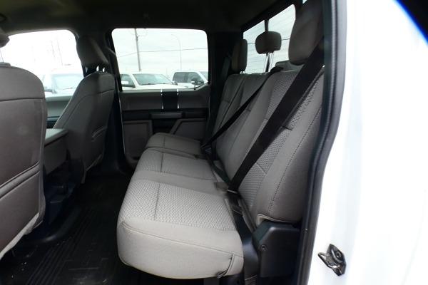 2022 Ford F-350 XLT 4WD Crew Cab 8' Box w/power cloth seats, BUC - Photo #9