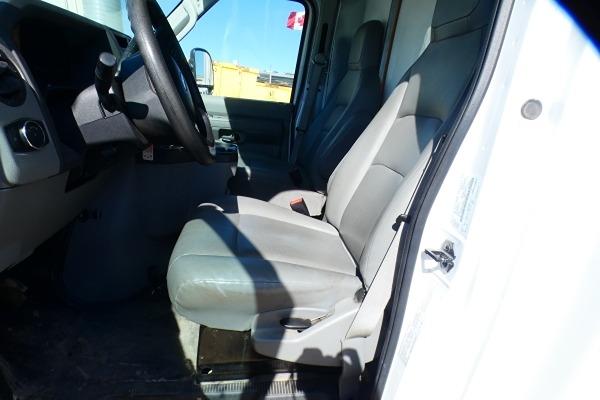 2022 Ford E-450 E-450 CUBE VAN DRW w/vinyl seats - Photo #9