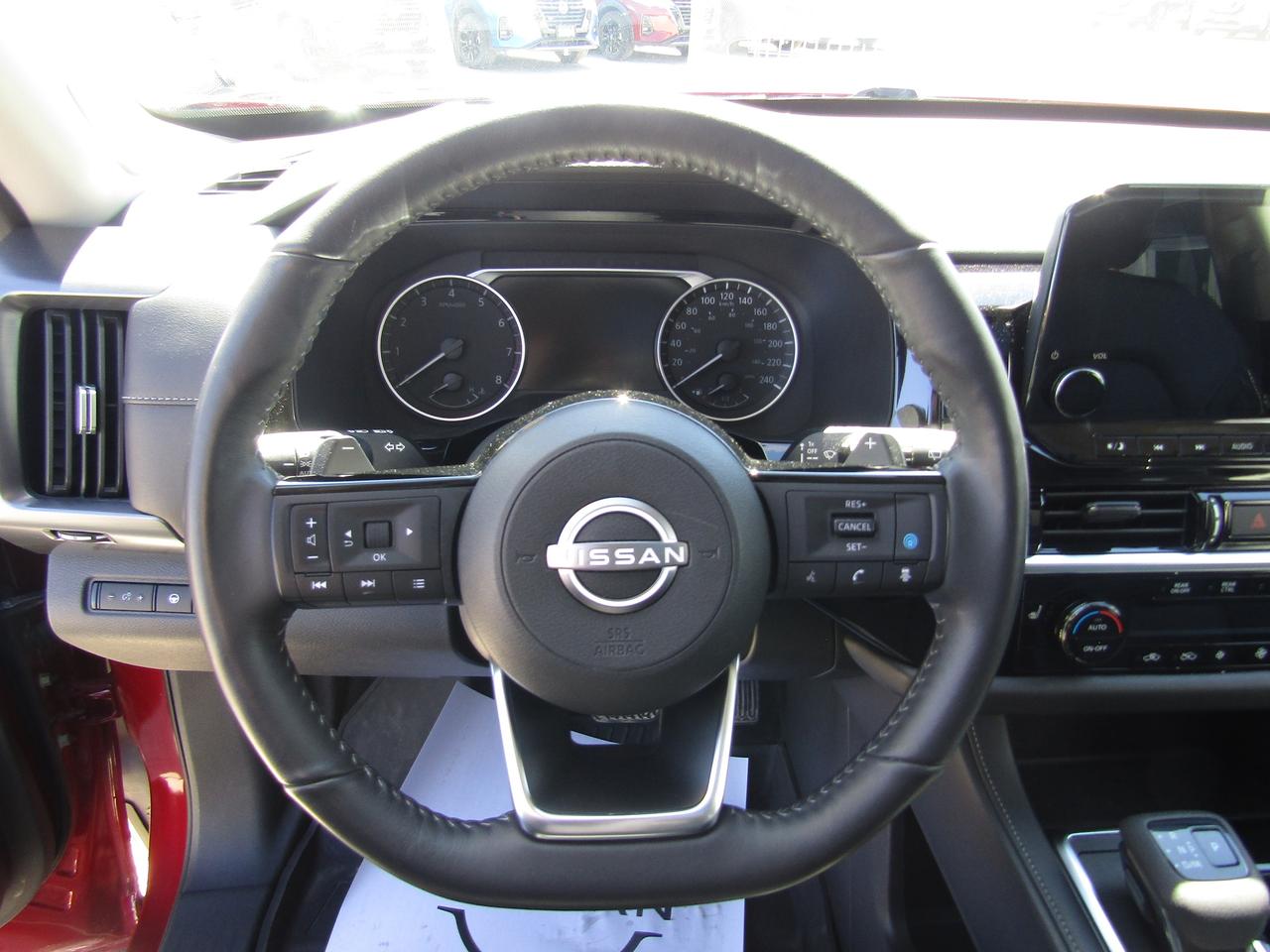 2023 Nissan Pathfinder SL Photo