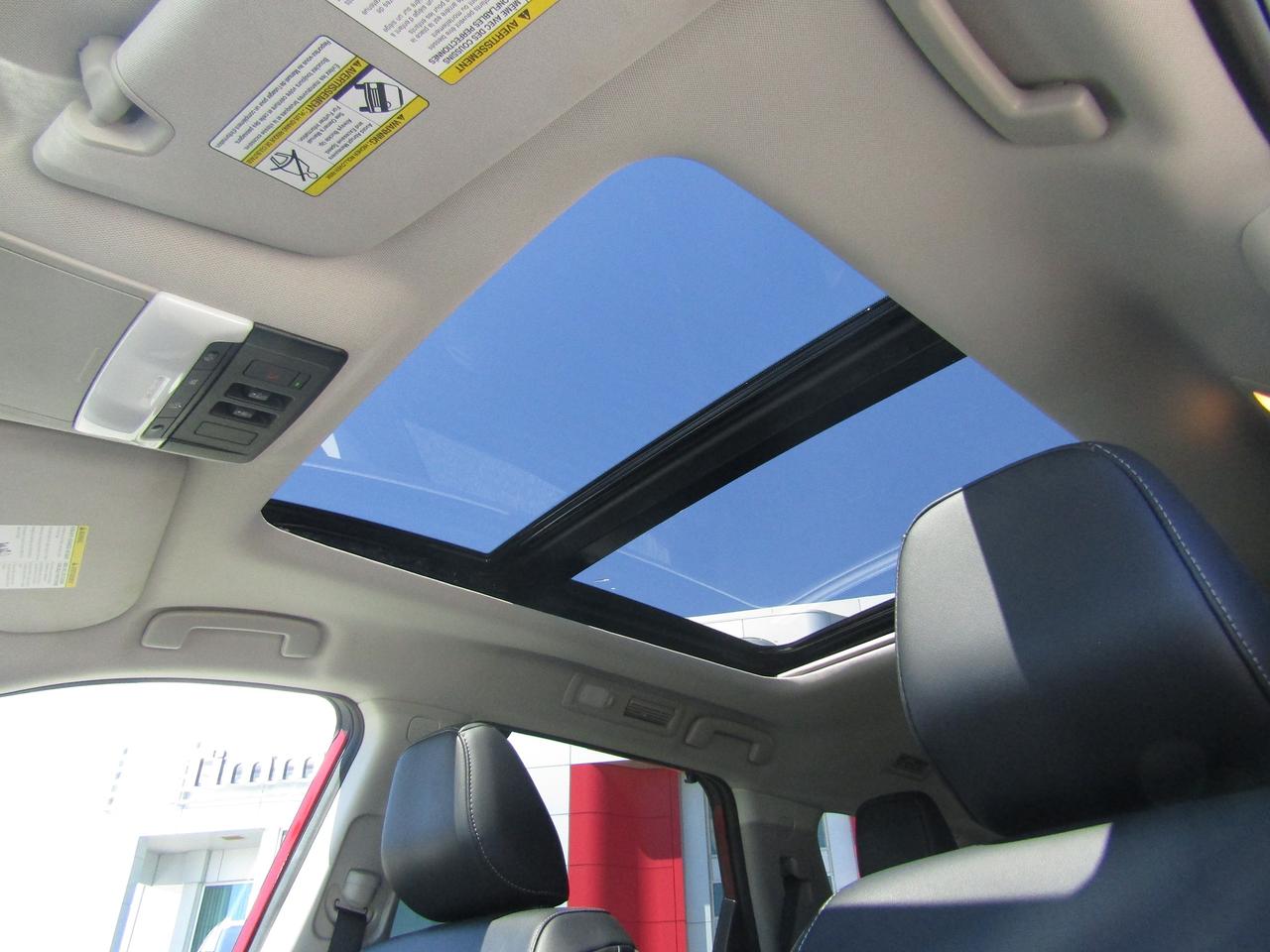2023 Nissan Pathfinder SL Photo