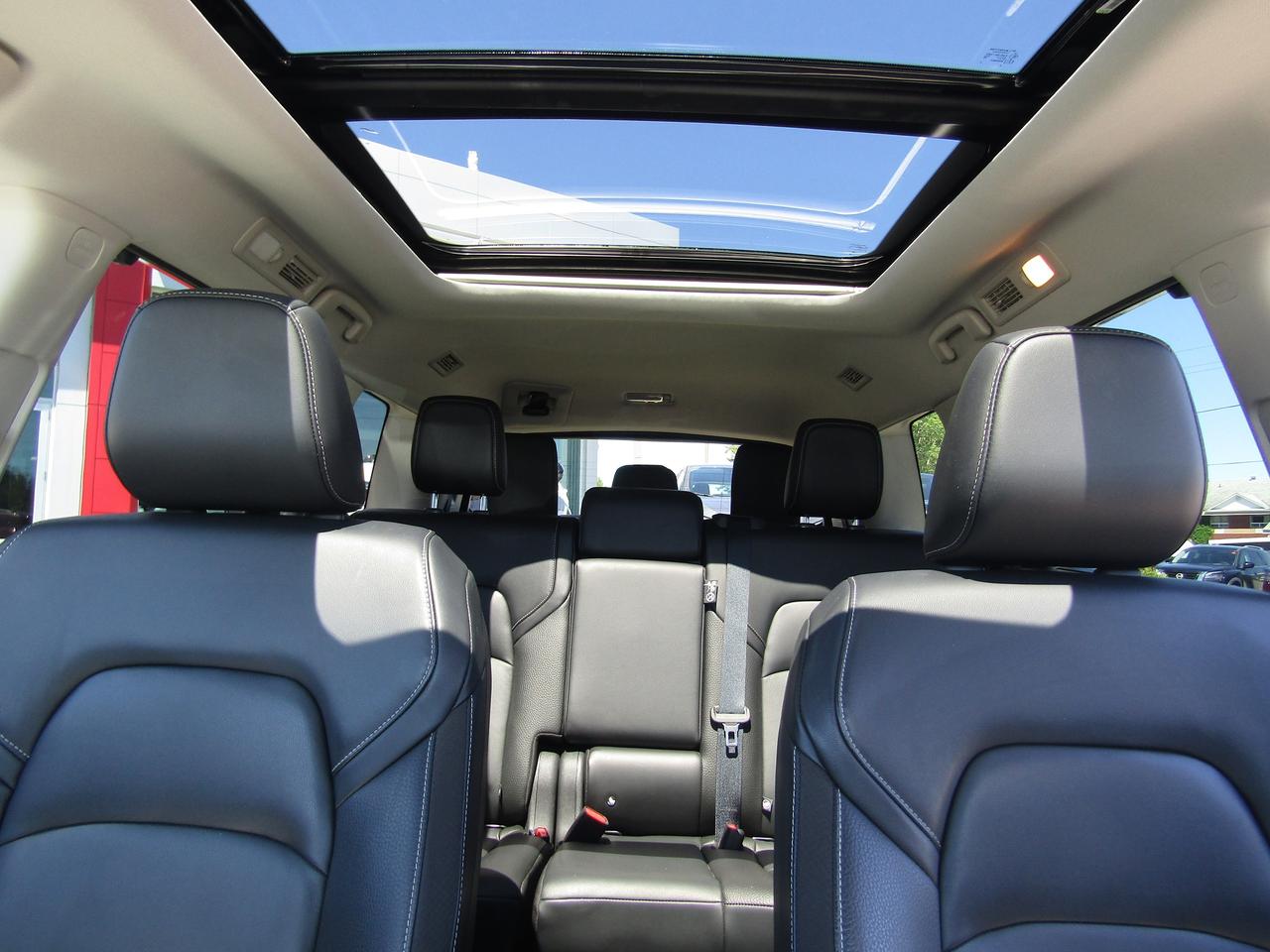 2023 Nissan Pathfinder SL Photo