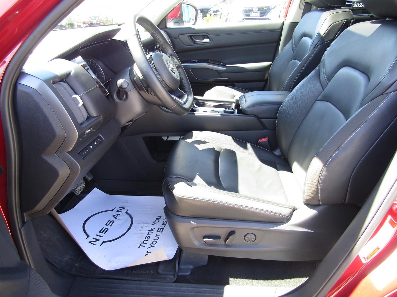 2023 Nissan Pathfinder SL Photo