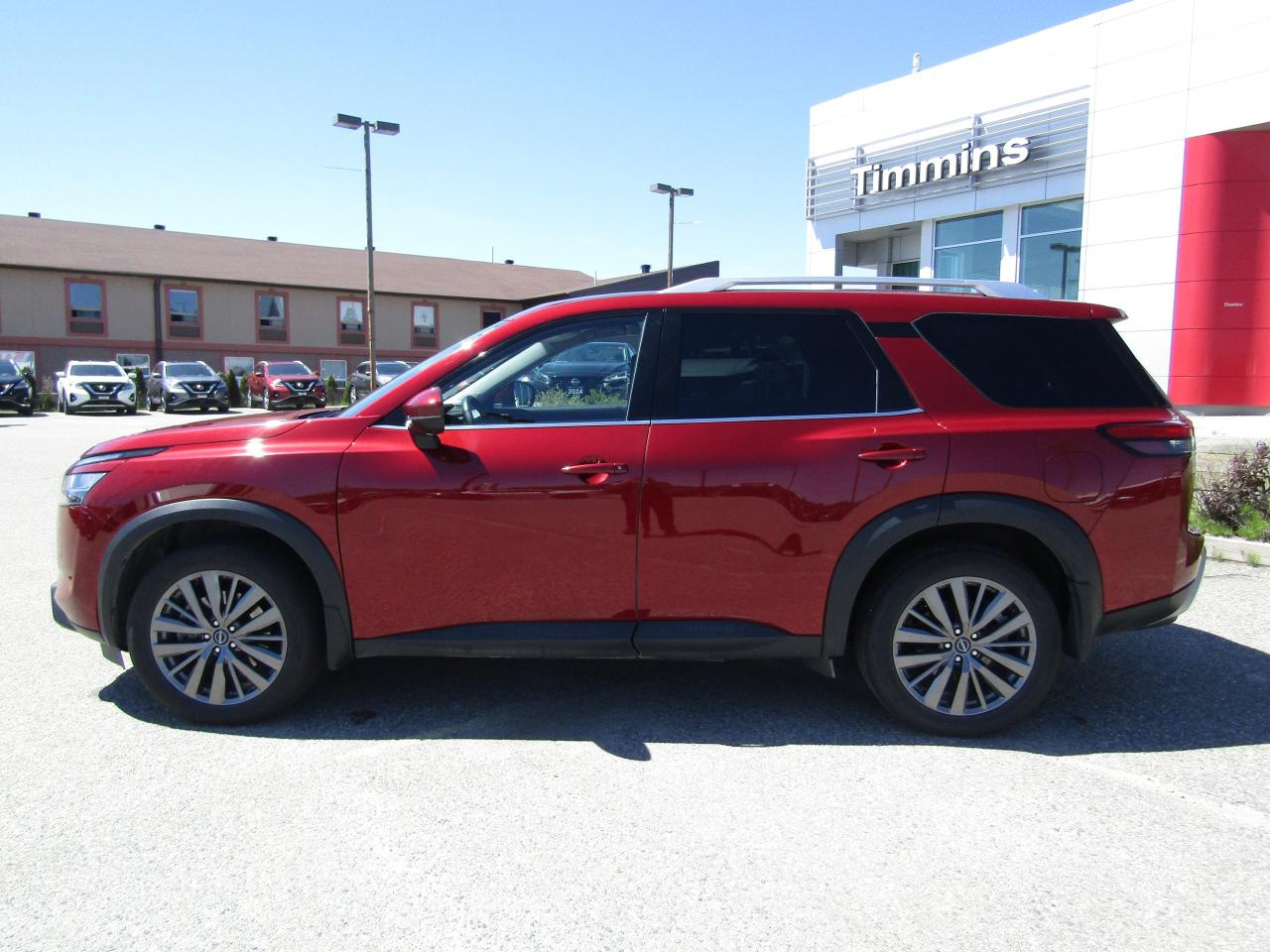 2023 Nissan Pathfinder SL Photo4