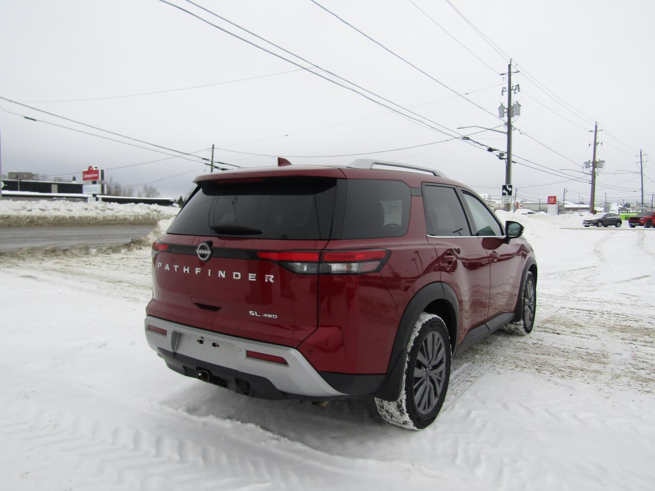 2023 Nissan Pathfinder SL Photo