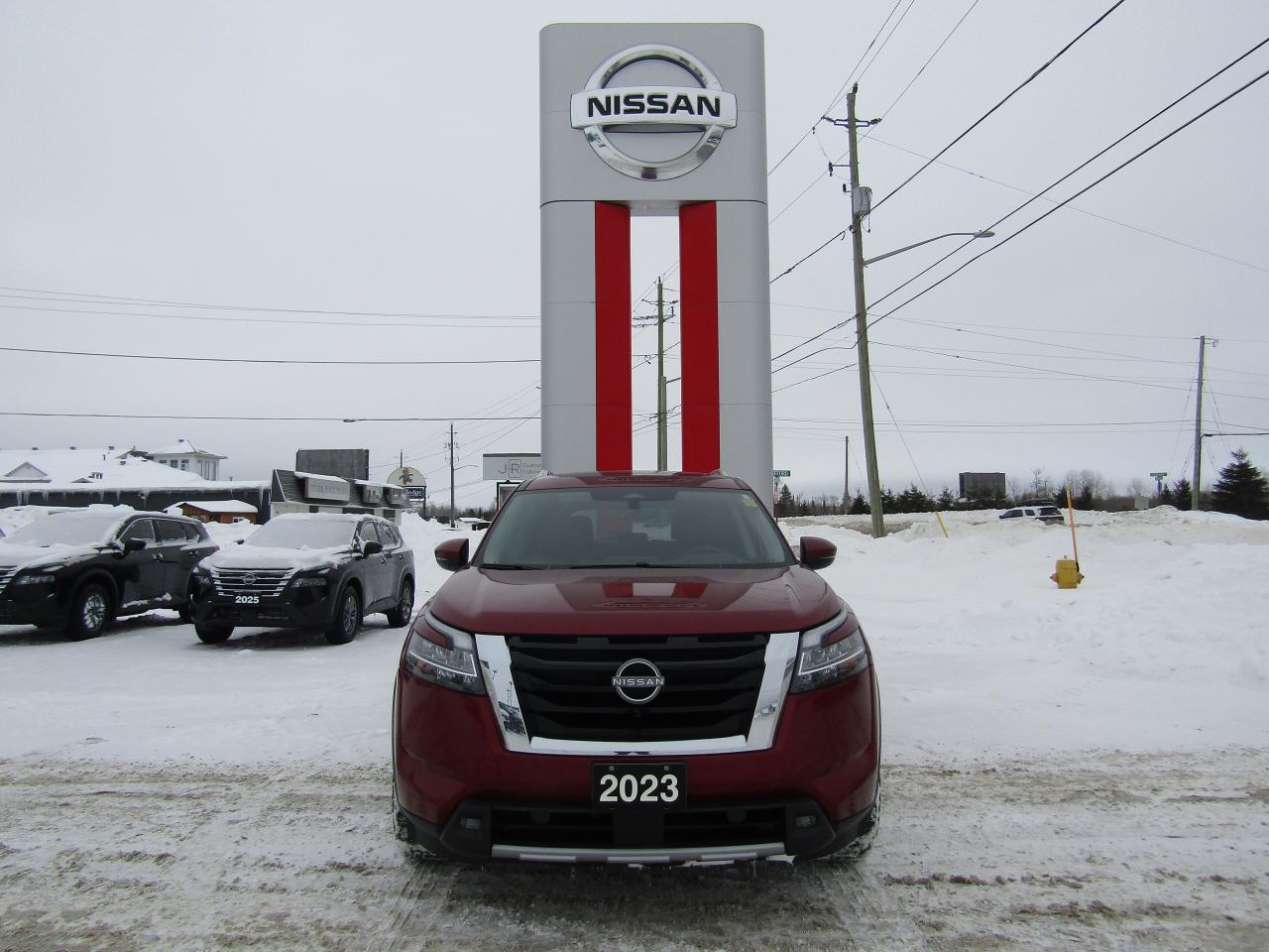 2023 Nissan Pathfinder SL Photo