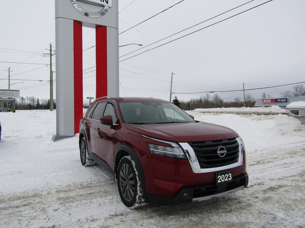 2023 Nissan Pathfinder SL Photo