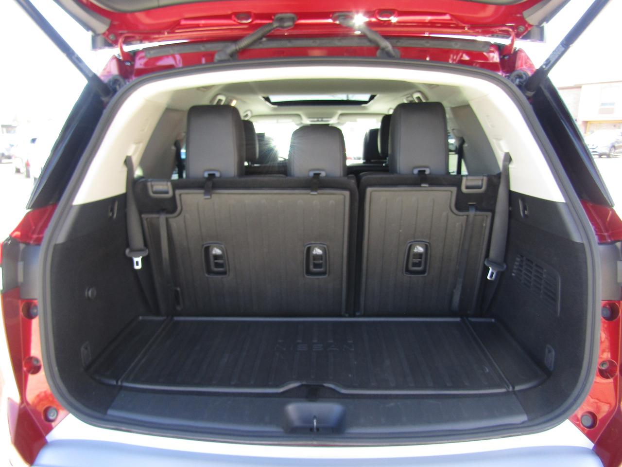 2023 Nissan Pathfinder SL Photo