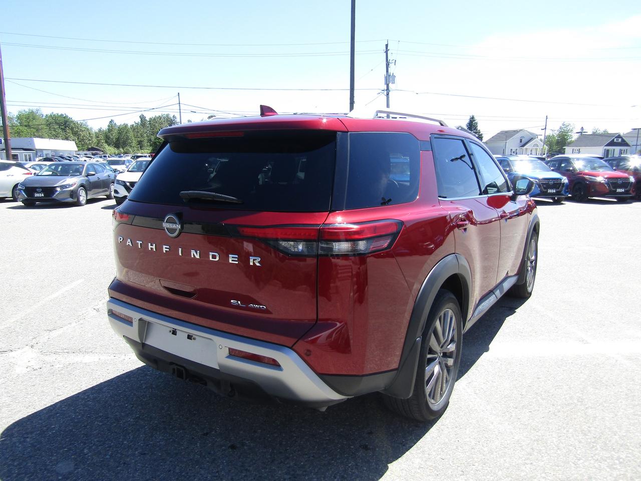 2023 Nissan Pathfinder SL Photo