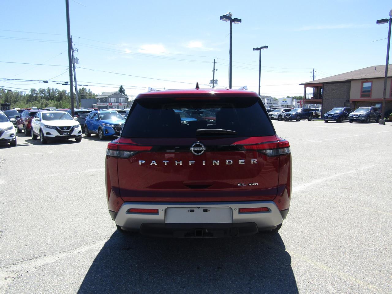 2023 Nissan Pathfinder SL Photo