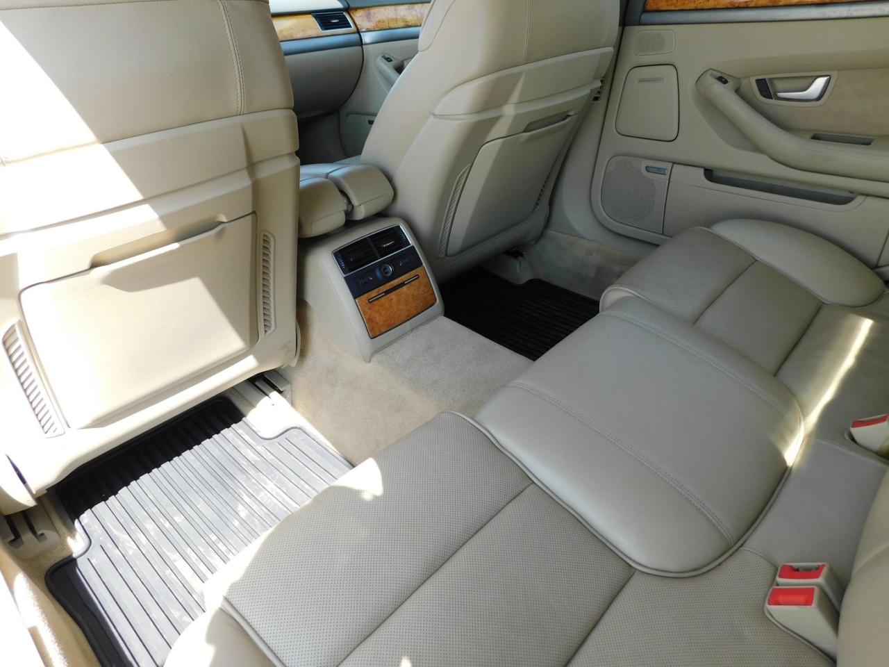 2006 Audi A8 Leather | Sunroof | Navi | AWD - Photo #9