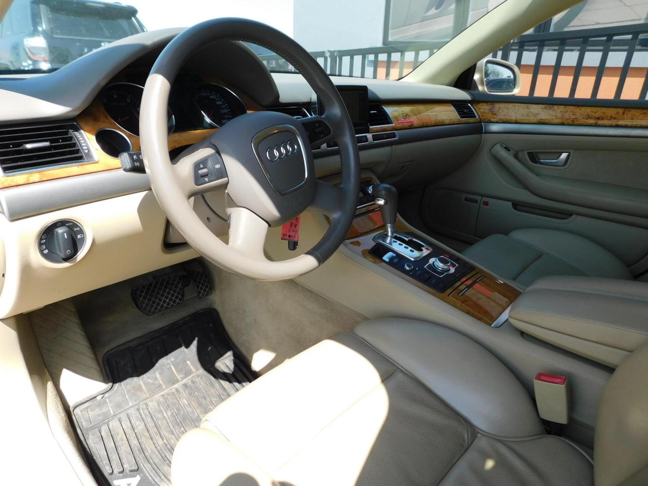 2006 Audi A8 Leather | Sunroof | Navi | AWD - Photo #12