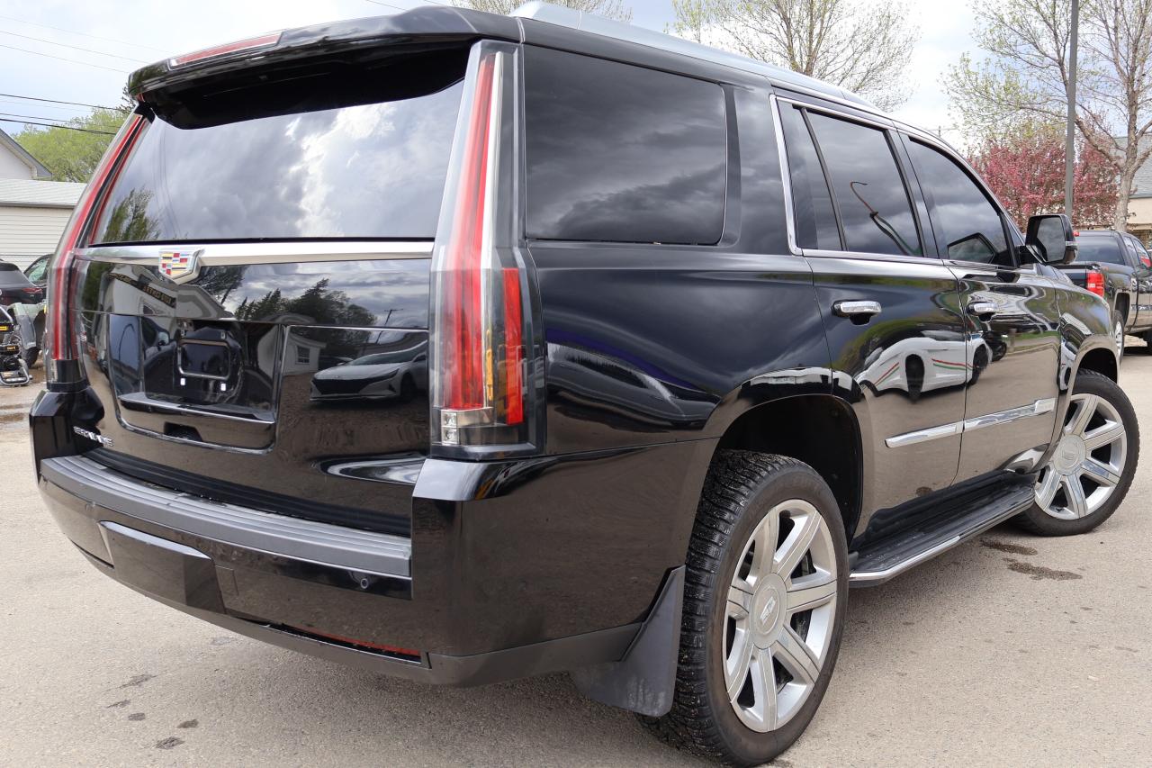 2017 Cadillac Escalade LUXURY - Photo #4