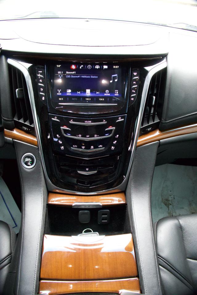 2017 Cadillac Escalade LUXURY - Photo #13