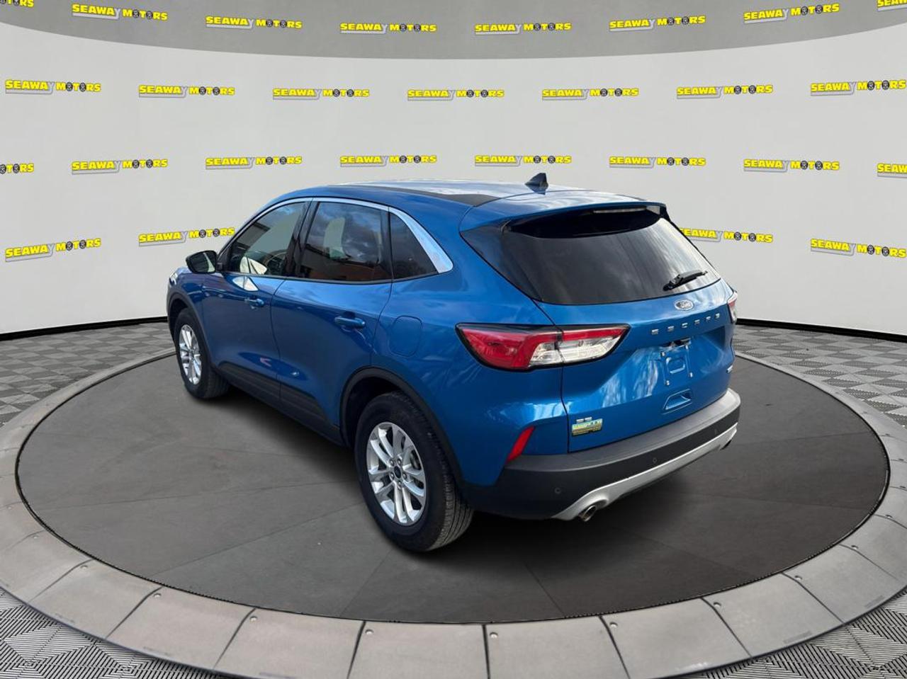 2020 Ford Escape SE AWD Photo