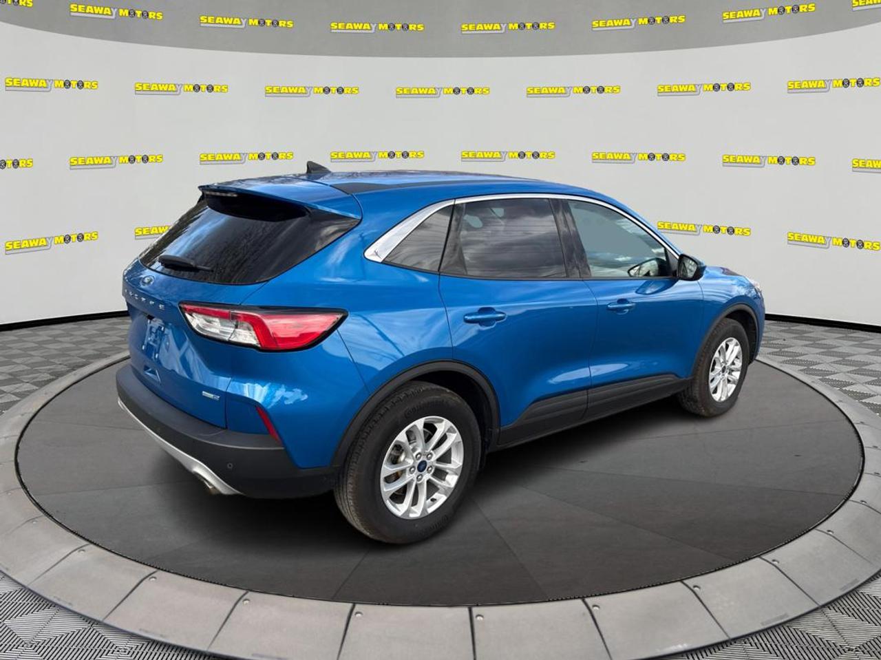 2020 Ford Escape SE AWD Photo