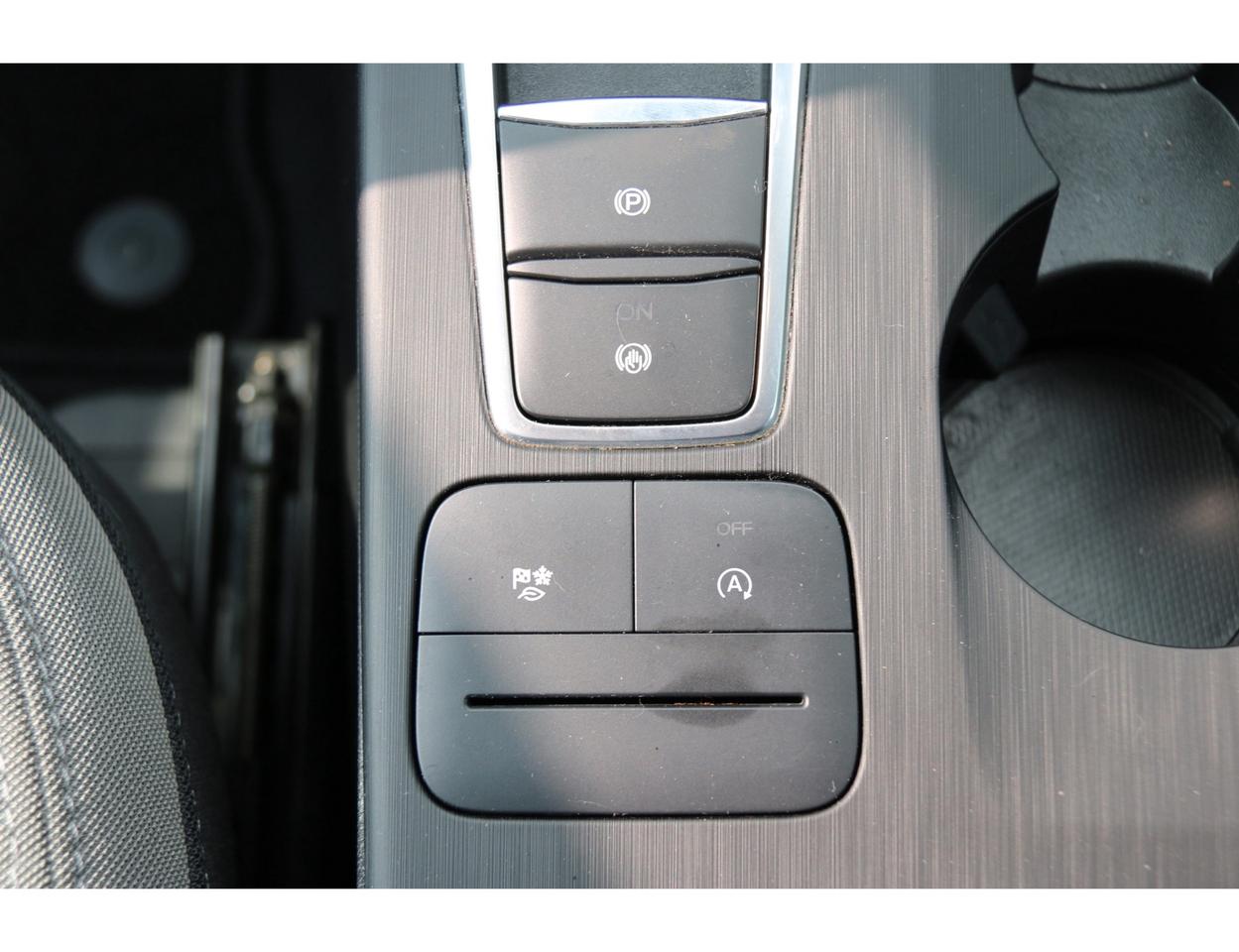 2020 Ford Escape SE AWD Photo