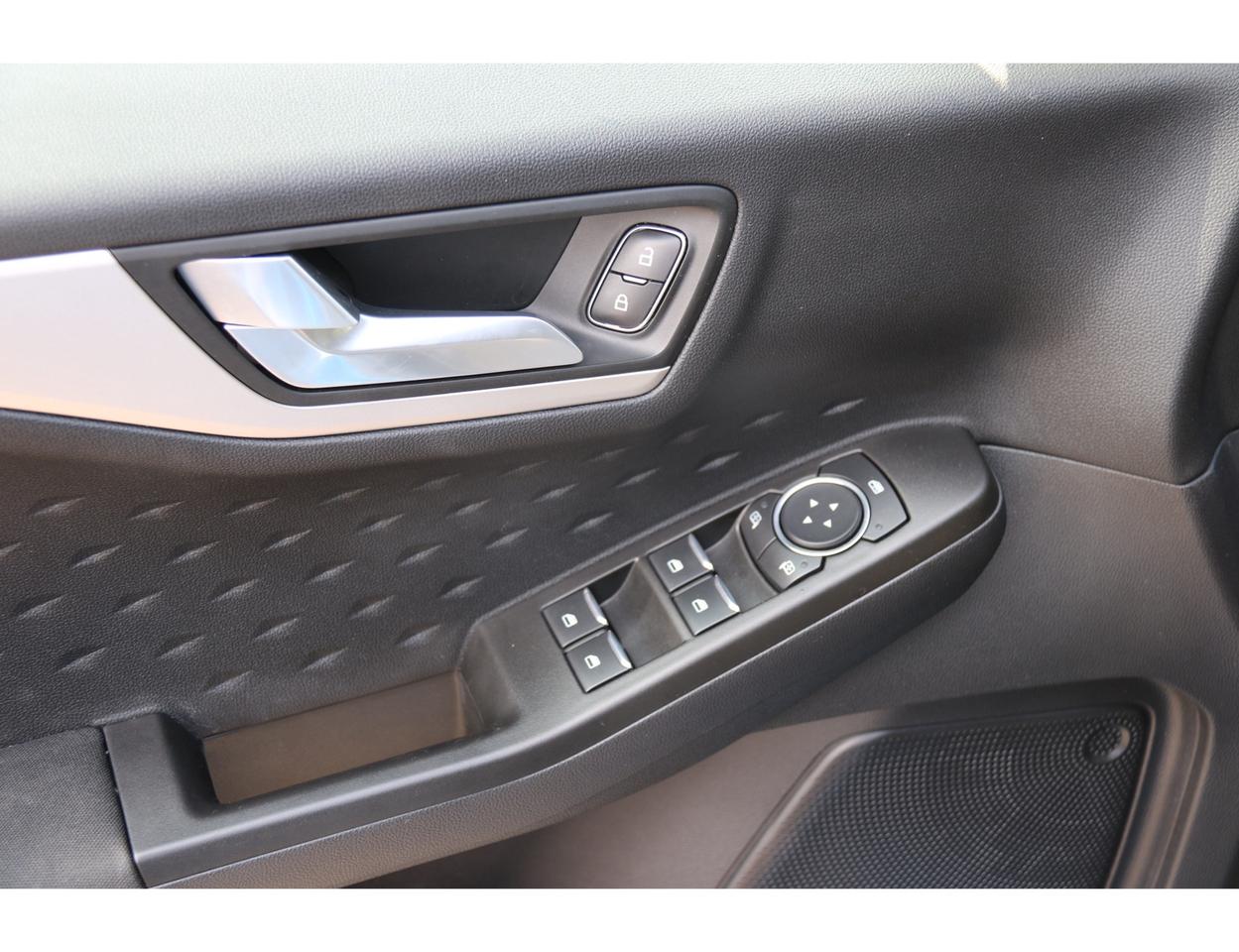 2020 Ford Escape SE AWD Photo