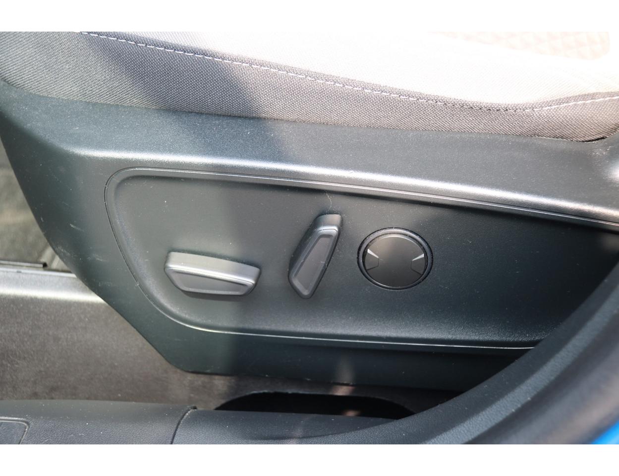 2020 Ford Escape SE AWD Photo