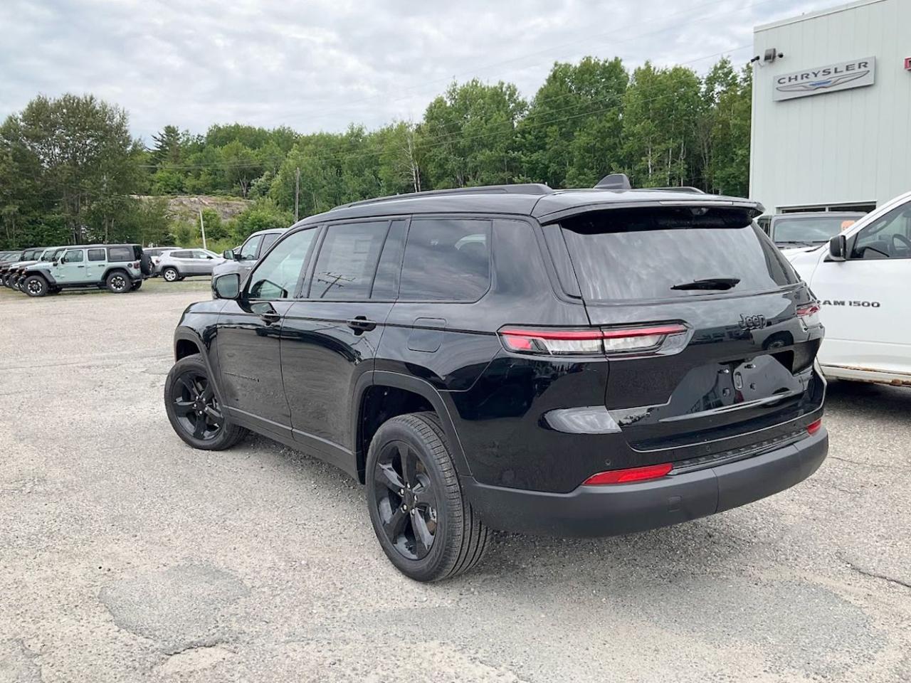 2024 Jeep Grand Cherokee L Limited Photo3