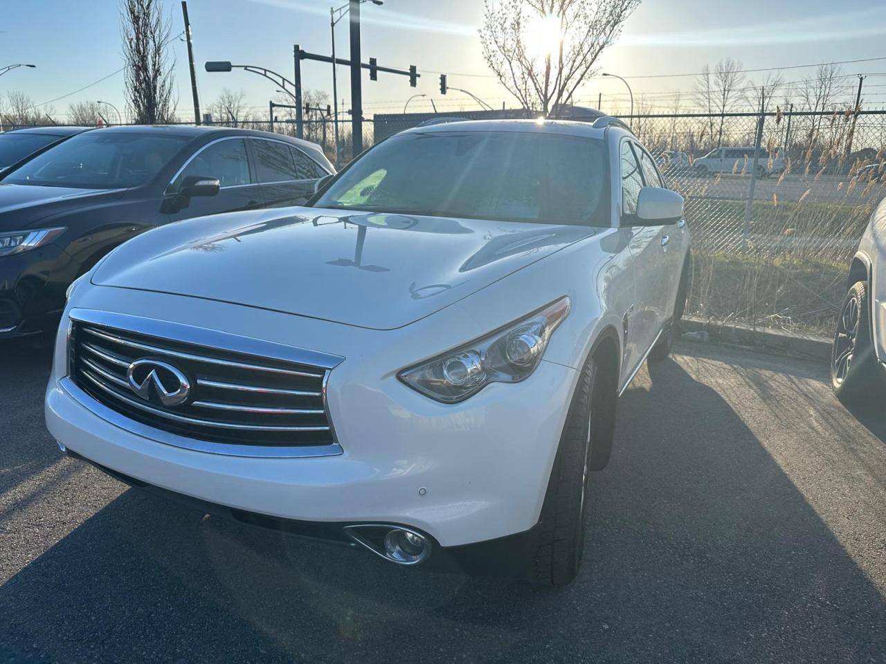 2015 Infiniti QX70 - Photo #1