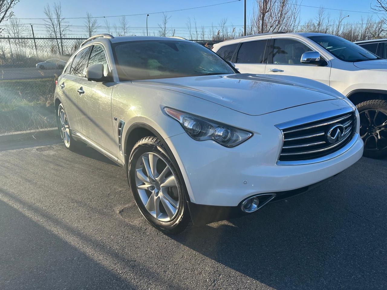 2015 Infiniti QX70  - Photo #3