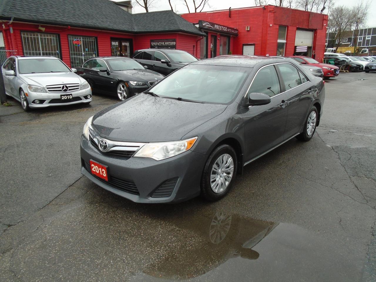 2013 Toyota Camry LE/ LEATHER / REAR CAM / HEATED SEATS / AC/ MINT - Photo #1