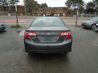 2013 Toyota Camry LE/ LEATHER / REAR CAM / HEATED SEATS / AC/ MINT - Photo #6