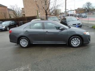2013 Toyota Camry LE/ LEATHER / REAR CAM / HEATED SEATS / AC/ MINT - Photo #4