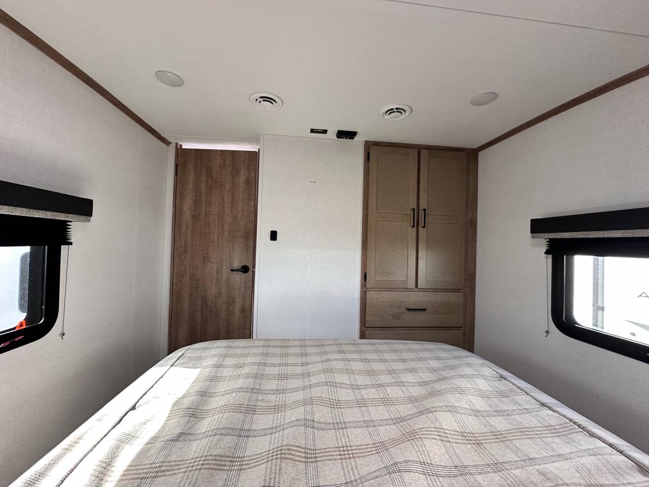 New 2024 Arcadia Select 27SBH in Camrose, Alberta. Selling for 59,900