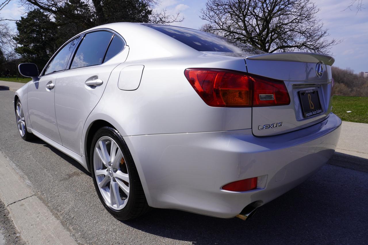 2006 Lexus IS 250 ULTRA RARE / MANUAL / LEATHER/ LOW KMS/ IMMACULATE Photo2