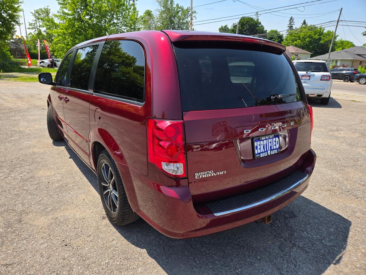 2017 Dodge Grand Caravan SXT Photo2